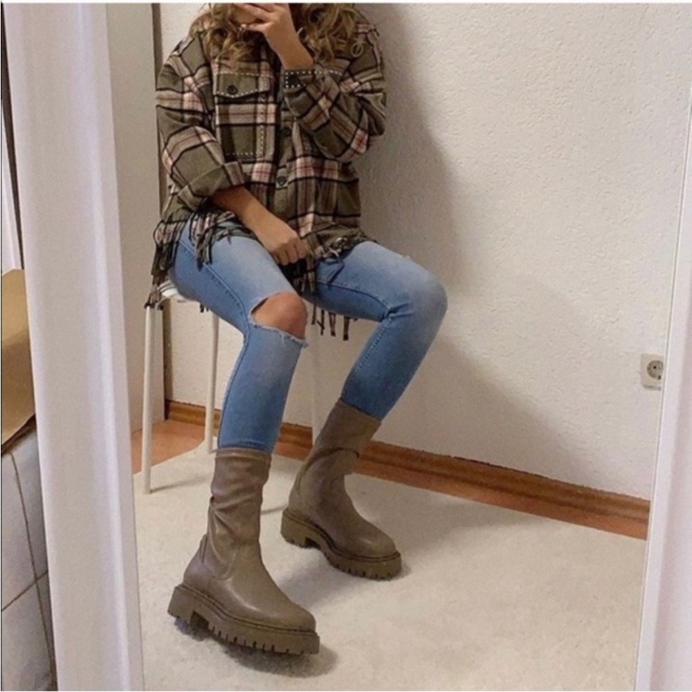 H&M taupe / brown / tan chunky sole ankle / calf / boots / booties - Picture 13 of 13